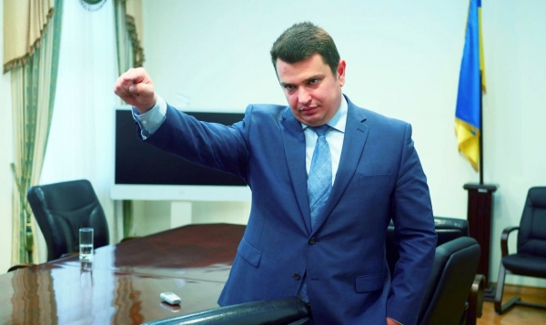 Не решает проблемы, но оставляет Сытника. Политолог рассказал, что не так с законопроектом о НАБУ
Не решает проблемы, но оставляет Сытника. Политолог рассказал, что не так с законопроектом о НАБУ