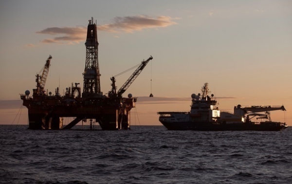 Нефть начала дорожать на новостях из США и России Нефть начала дорожать на новостях из США и России