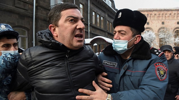 Новые выборы в Армении ещё под вопросом, но противостояние в обществе нарастает Новые выборы в Армении ещё под вопросом, но противостояние в обществе нарастает