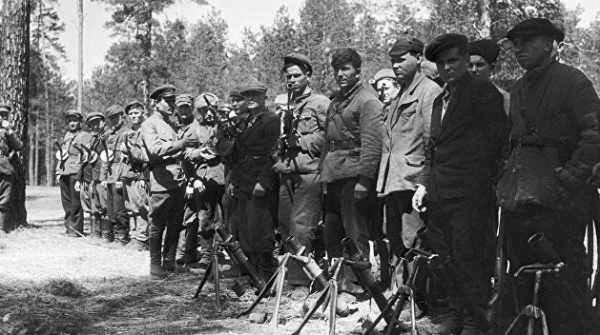 Новый год в партизанском архипелаге: как отмечали белорусские народные мстители Новый год в партизанском архипелаге: как отмечали белорусские народные мстители