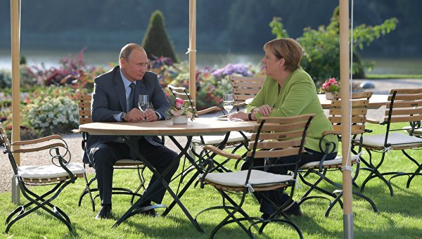 Одежда власти фрау Меркель. «Пауэр дрессинг» Одежда власти фрау Меркель. «Пауэр дрессинг»