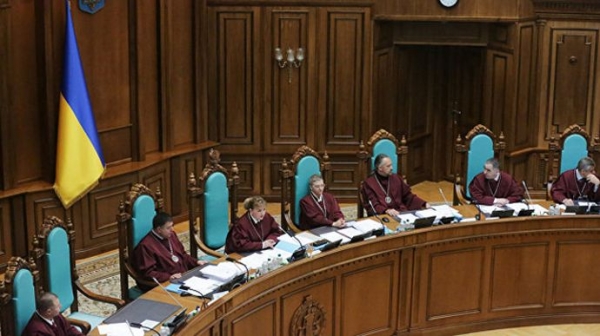 Офис президента намерен привлечь к ответственности авторов заявления КСУ за присвоение полномочий
Офис президента намерен привлечь к ответственности авторов заявления КСУ за присвоение полномочий