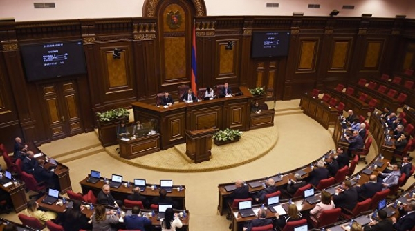 Парламент Армении отказался отменить военное положение Парламент Армении отказался отменить военное положение