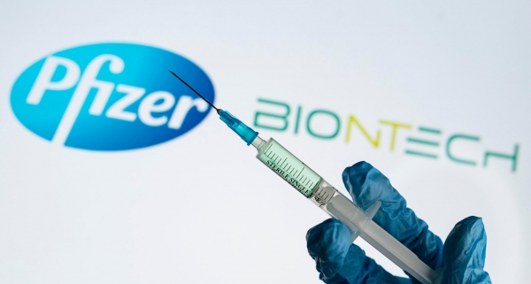 Pfizer временно сокращает поставки вакцины в Европу
Pfizer временно сокращает поставки вакцины в Европу
