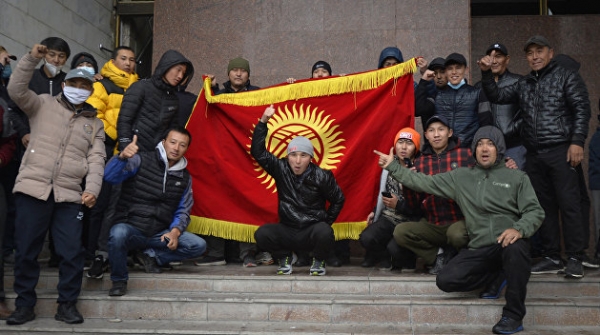 Победная поступь революции забуксовала. Оппозиция в Киргизии начала дробиться Победная поступь революции забуксовала. Оппозиция в Киргизии начала дробиться