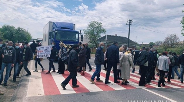 Под Ивано-Франковском протестующие перекрыли трассу госзначения