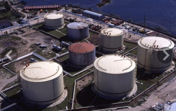 Под Краснодаром вспыхнула нефтебаза - соцсети Под Краснодаром вспыхнула нефтебаза - соцсети