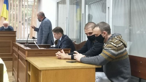 
                    Подозреваемые в убийстве Олеся Бузины пропустили уже три судебных заседания подряд под предлогом коронавируса                