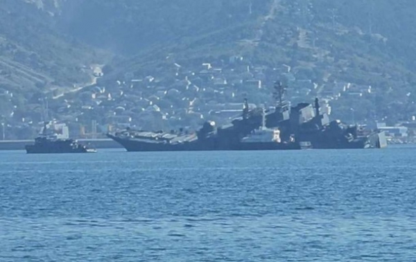 Появилось новое фото подбитого российского корабля Появилось новое фото подбитого российского корабля