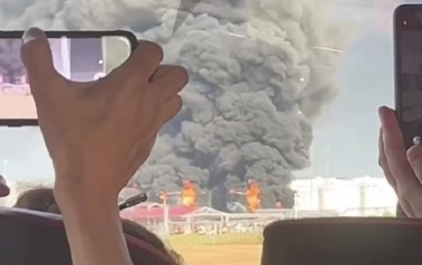 Появилось новое видео горящей нефтебазы в России Появилось новое видео горящей нефтебазы в России