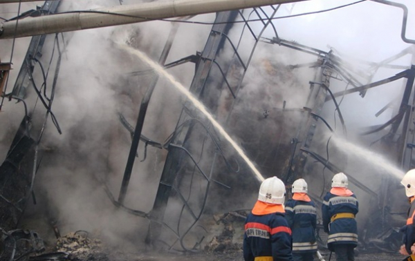 Появилось видео атаки дрона на НПЗ в Волгограде Появилось видео атаки дрона на НПЗ в Волгограде