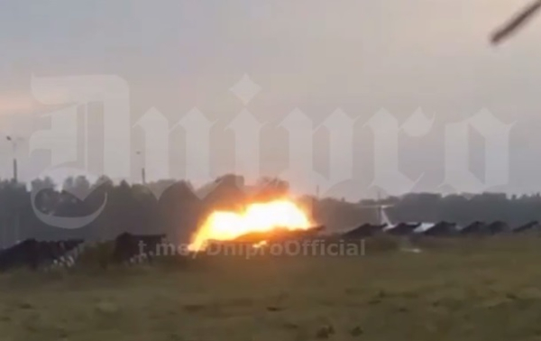 Появилось видео удара БПЛА по авиабазе Саваслейка Появилось видео удара БПЛА по авиабазе Саваслейка