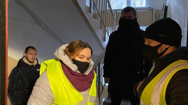 Полиция Киева провела обыск у журналиста закрытого Зеленским СМИ Полиция Киева провела обыск у журналиста закрытого Зеленским СМИ