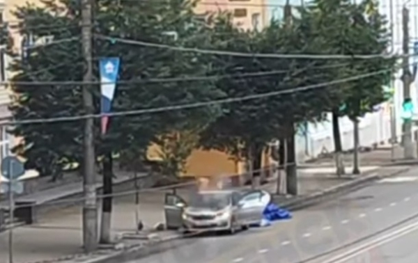 "Попытка теракта": в Смоленске взорвалось авто "Попытка теракта": в Смоленске взорвалось авто