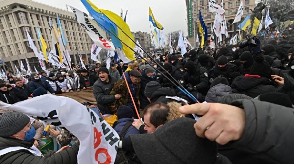 Порошенко, Коломойский или Сорос: кто стоит за новым Майданом?