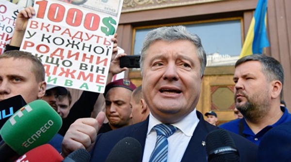 Порошенко насобирал 15 уголовных дел, но за решетку его никак не отправят