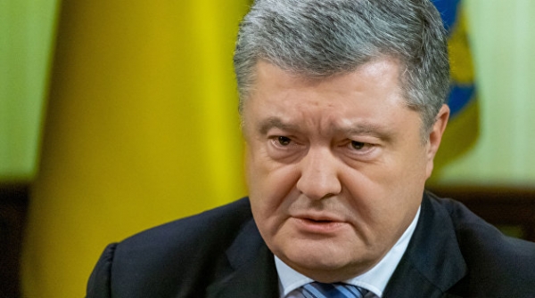 Порошенко задумал перенести День конституции Украины Порошенко задумал перенести День конституции Украины