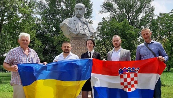 Повсюду «Азов». Взлет и падение империи неонацистов на Украине Повсюду «Азов». Взлет и падение империи неонацистов на Украине