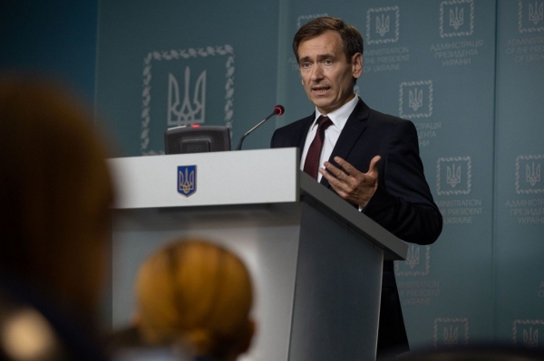 Представитель Зеленского заявил, что президентский законопроект о КСУ вряд ли соответствует Конституции
Представитель Зеленского заявил, что президентский законопроект о КСУ вряд ли соответствует Конституции