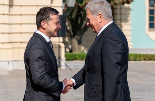 Президент Финляндии поблагодарил Зеленского за украинских заробитчан
Президент Финляндии поблагодарил Зеленского за украинских заробитчан