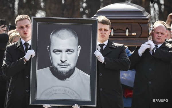 Пригожин принес кувалду на похороны Татарского Пригожин принес кувалду на похороны Татарского