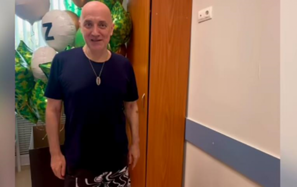 Прилепин впервые встал на ноги после покушения Прилепин впервые встал на ноги после покушения