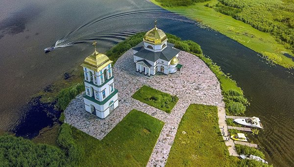 Призрак полковника, светящаяся поляна и бездонное озеро: загадочные места Украины Призрак полковника, светящаяся поляна и бездонное озеро: загадочные места Украины