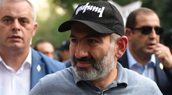 
                    Протесты, ультиматум об отставке Пашиняна и задержания: Что происходит в Ереване после договора о Нагорном Карабахе                