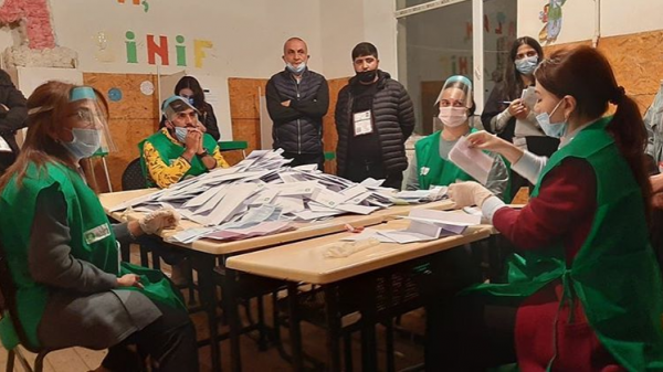 Протесты в Грузии: Почему оппозиция отказалась от мест в парламенте и чего требуют демонстранты
Протесты в Грузии: Почему оппозиция отказалась от мест в парламенте и чего требуют демонстранты
