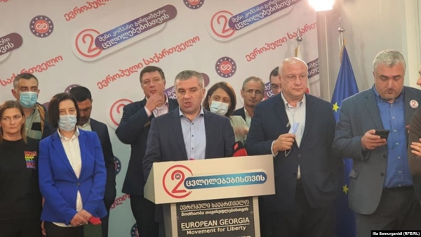 Протесты в Грузии: Почему оппозиция отказалась от мест в парламенте и чего требуют демонстранты
Протесты в Грузии: Почему оппозиция отказалась от мест в парламенте и чего требуют демонстранты