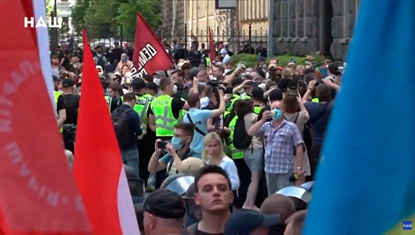 Протесты в Киеве. «Немой президент — не мой президент» Протесты в Киеве. «Немой президент — не мой президент»