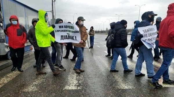 Протесты в Одессе. Моряки — против коррупции и поборов в Мининфраструктуры Протесты в Одессе. Моряки — против коррупции и поборов в Мининфраструктуры