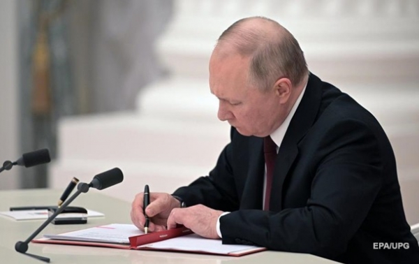 Путин подписал законы о ратификации договоров с "ЛДНР" Путин подписал законы о ратификации договоров с "ЛДНР"