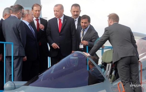 Путин показал Эрдогану новейший истребитель Су-57 Путин показал Эрдогану новейший истребитель Су-57
