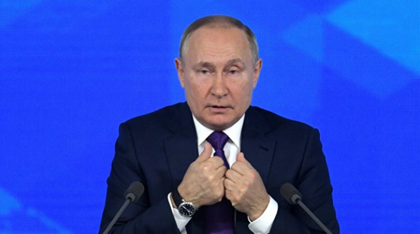 Путин призвал делать русский мир привлекательным для всех Путин призвал делать русский мир привлекательным для всех