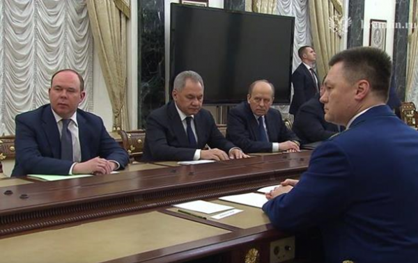 Путин провел совещание с силовиками Путин провел совещание с силовиками