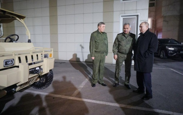 Путин снова посетил военный штаб в Ростове Путин снова посетил военный штаб в Ростове