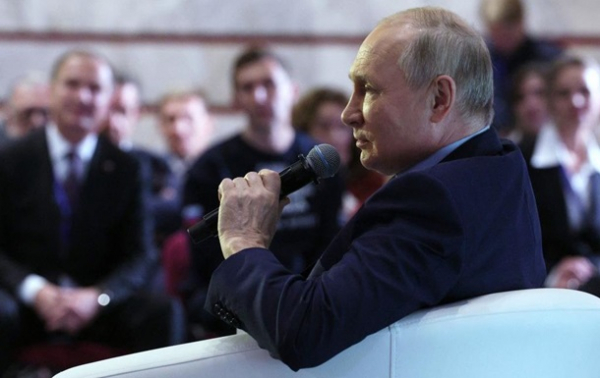 Путин сравнил Орду и "западных завоевателей" Путин сравнил Орду и "западных завоевателей"