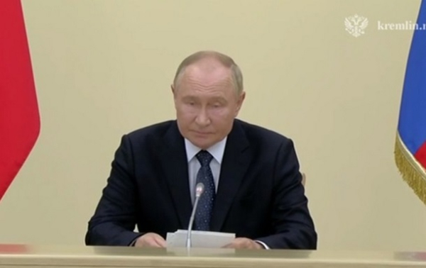 Путин утверждает, что возросло количество желающих воевать по контракту Путин утверждает, что возросло количество желающих воевать по контракту