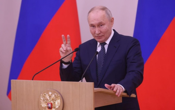 Путин высказался за "открытое окно" в Европу Путин высказался за "открытое окно" в Европу