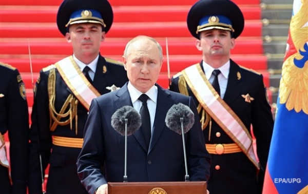 Путин заявил, что РФ избежала гражданской войны Путин заявил, что РФ избежала гражданской войны