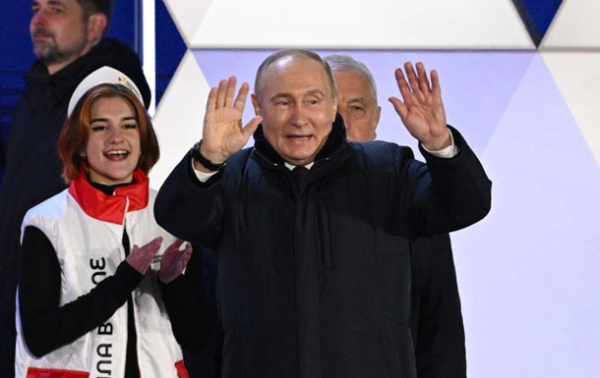 Путин заявил о создании "альтернативы" для Крымского моста Путин заявил о создании "альтернативы" для Крымского моста