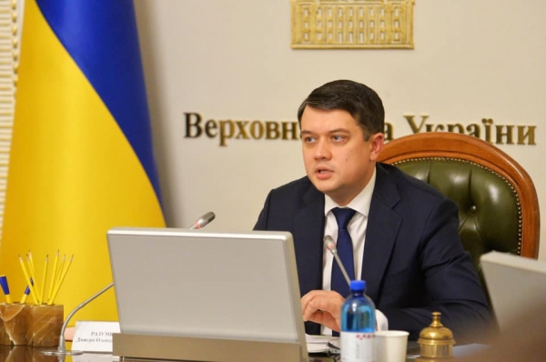 Разумков подписал законы для помощи бизнесу во время карантина
Разумков подписал законы для помощи бизнесу во время карантина