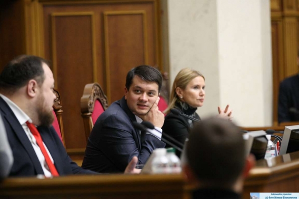 
                    Разумков поручил комитету безотлагательно разработать законопроект, связанный с урегулированием вопроса ФЛП                