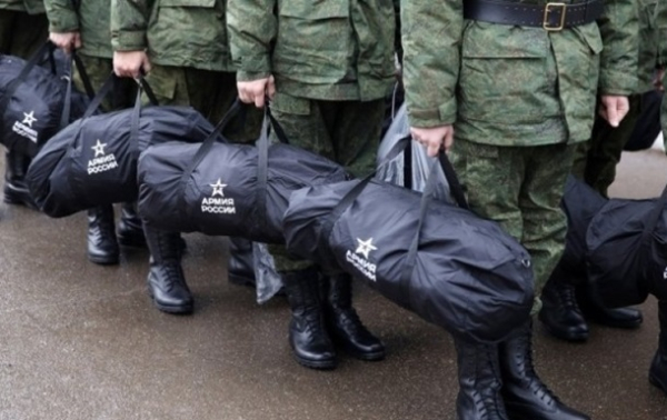 РФ планирует за три года набрать более 200 тысяч контрактников - СМИ РФ планирует за три года набрать более 200 тысяч контрактников - СМИ