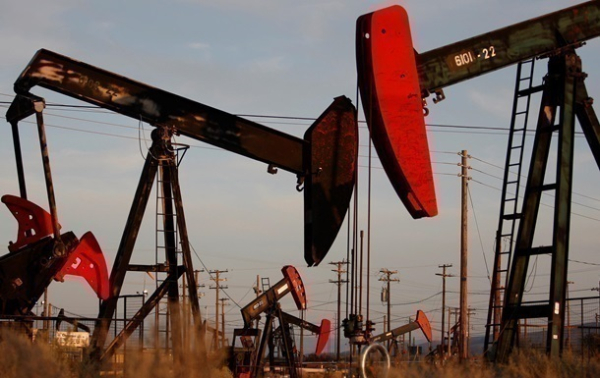 РФ сокращает добычу нефти - СМИ РФ сокращает добычу нефти - СМИ