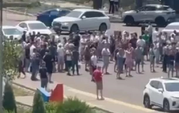 Россияне в Краснодаре протестуют из-за отключения Россияне в Краснодаре протестуют из-за отключения