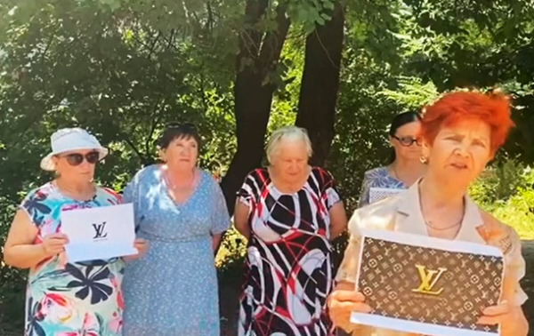 Российские пенсионерки потребовали запретить Louis Vuitton Российские пенсионерки потребовали запретить Louis Vuitton