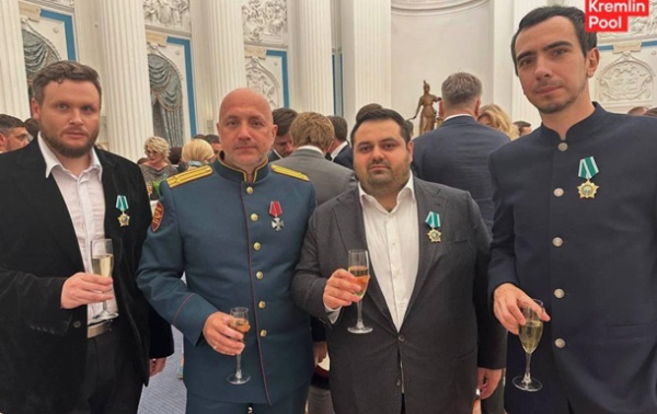 Российских пранкеров наградили орденами в Кремле Российских пранкеров наградили орденами в Кремле
