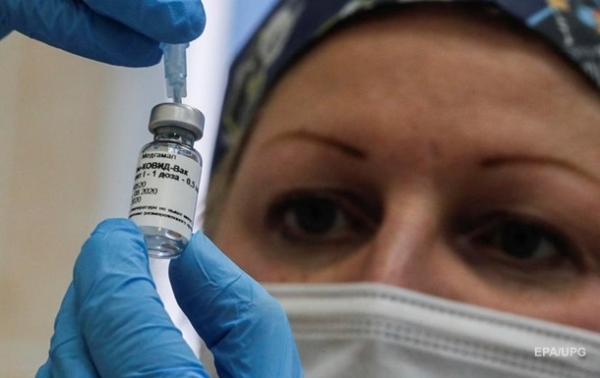 Российскую вакцину от COVID-19 привезли на испытания в Беларусь Российскую вакцину от COVID-19 привезли на испытания в Беларусь